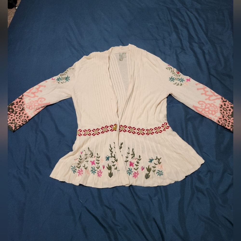 Floral Embroidered Women's Sweater Top - Cream and Pink